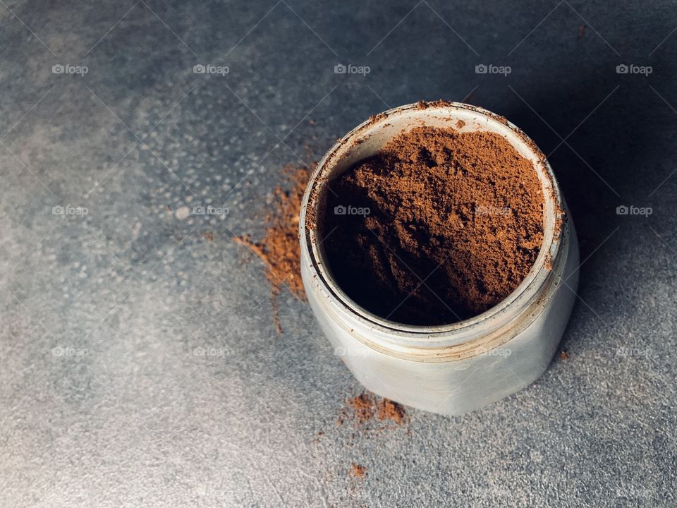 Ground coffee in geyser maker 