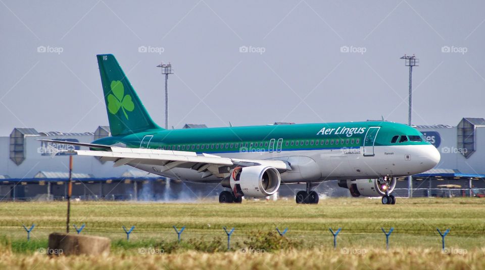 Aer Lingus slowing down in Prague after landing