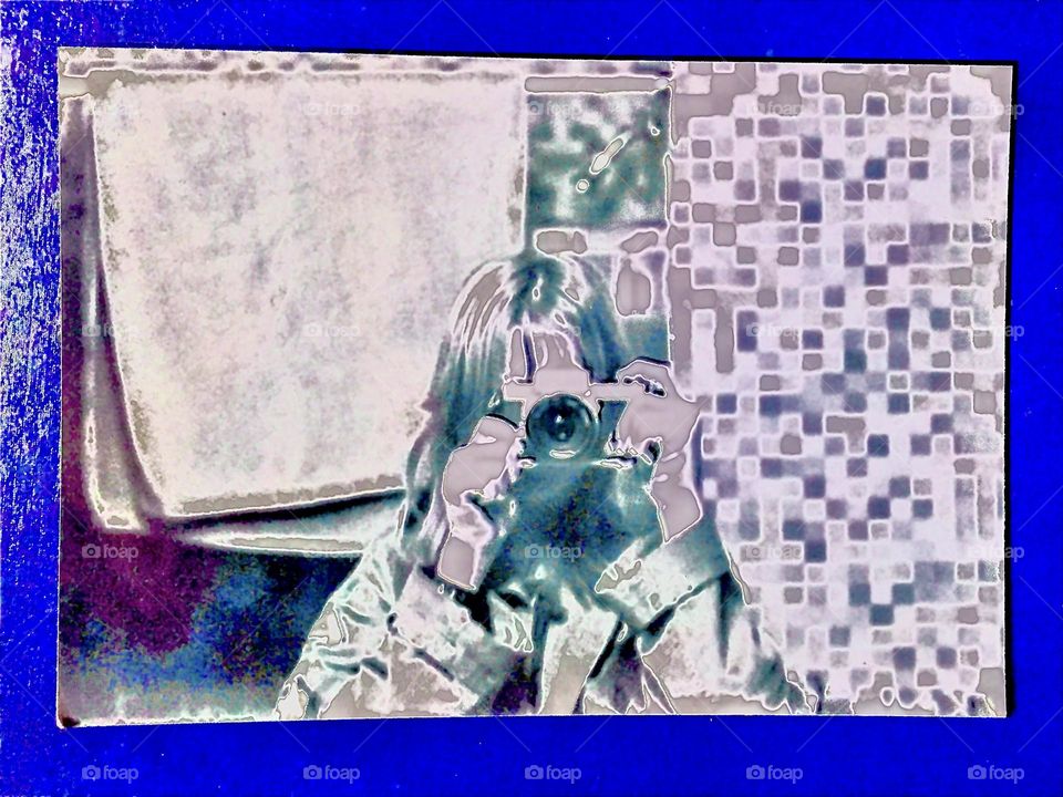 A processed black & white photograph takes on an entirely different dimension à la “Andy Warhol” from the 1970s with the pop art prime colors and multifaceted paneling. 1980. Hypnotic Productions