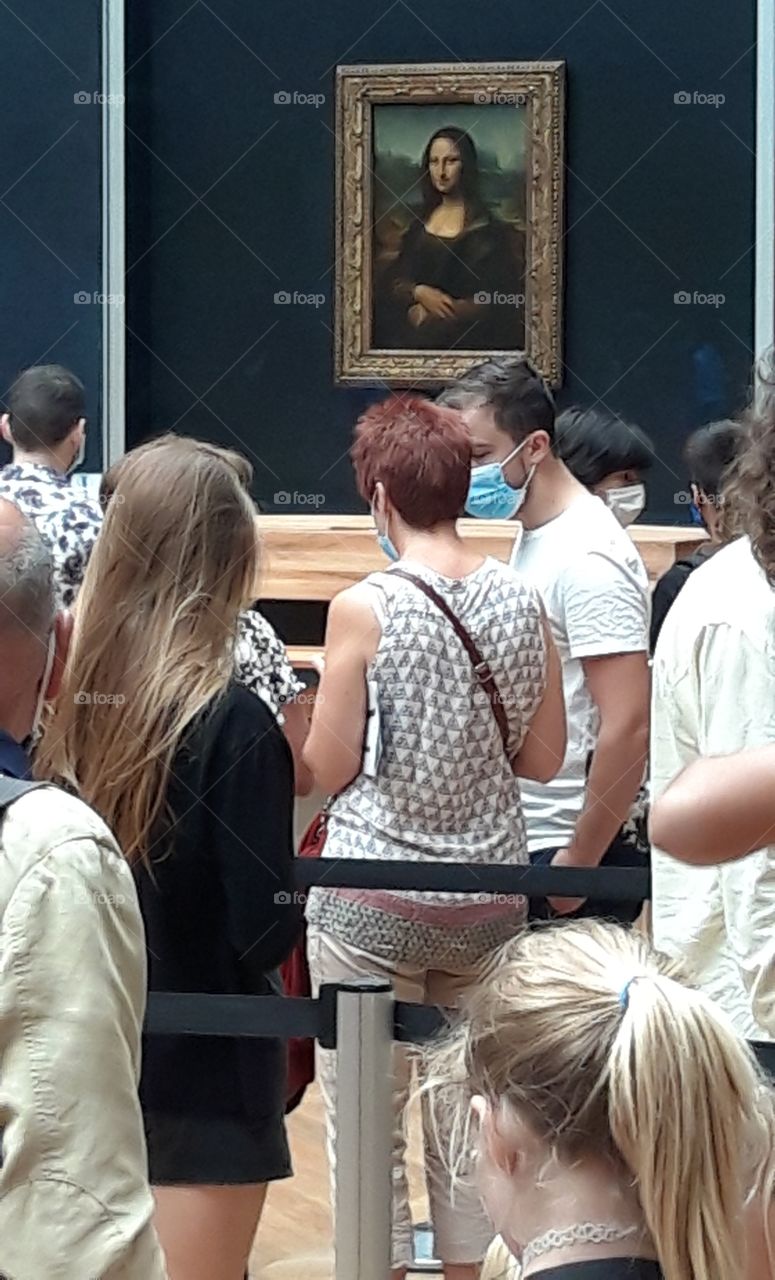 looking at Mona Lisa