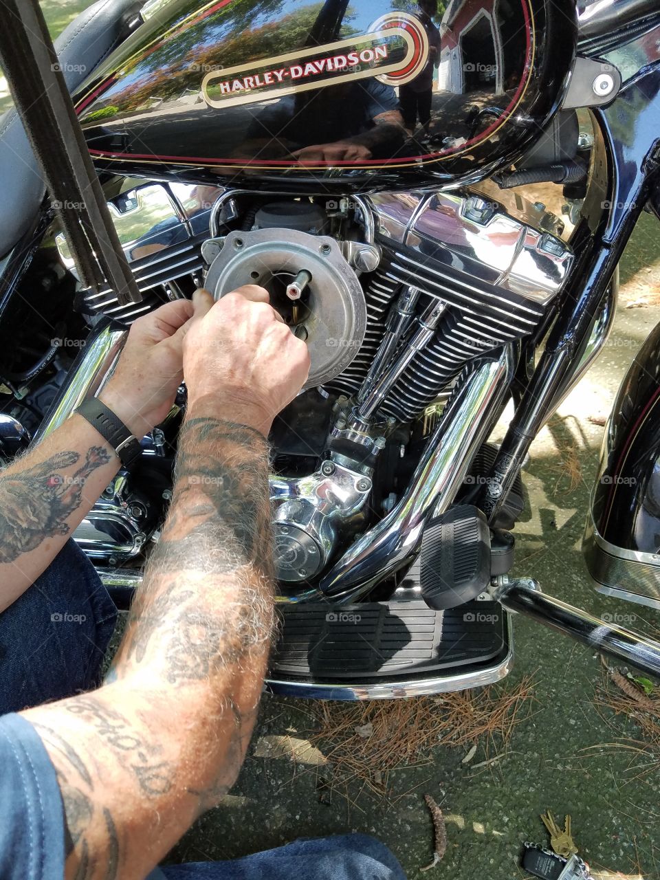Fixing & repairing Harley Davidson motor, maintaining.