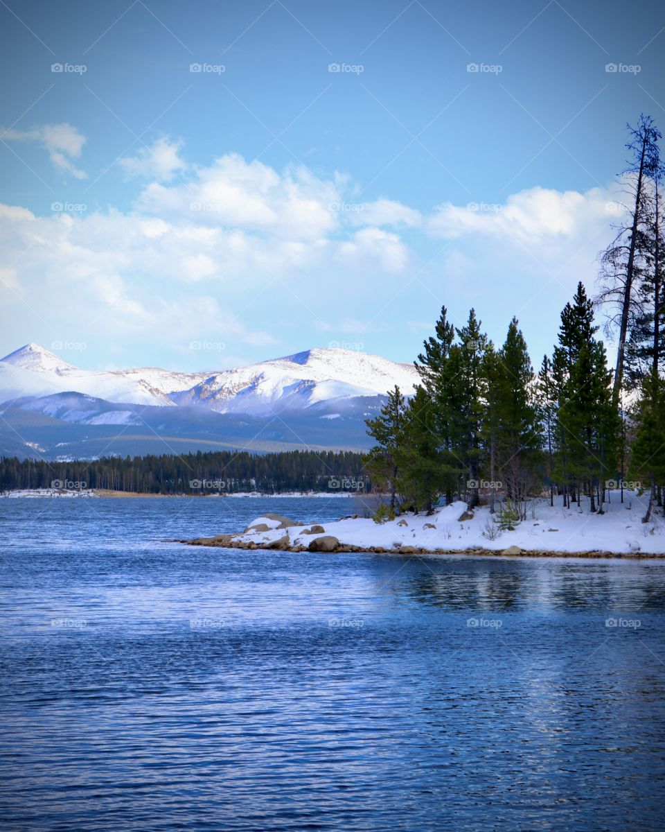 Turquoise Lake Colorado. A deep blue lake surrounded by mountains and pines.