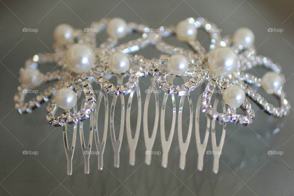 Silver tiara with white pearls