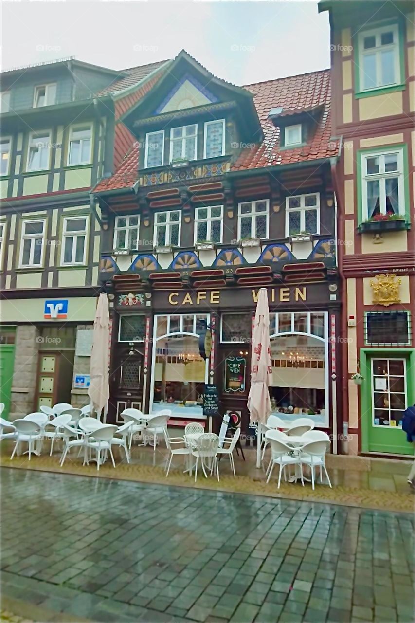 These half timbered houses are part of the historic inner city of „Wernigerode“, „Harz“, „Saxony-Anhalt“, Germany by the „Harz“ mountains in the former „DDR“, the „German Democratic Republic“ of „East Germany“. 2024. Hypnotic Productions