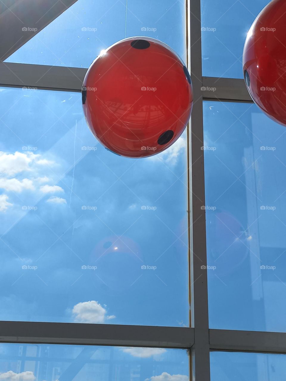 As cores influenciam a estética e a harmonia  da imagem. A correta utilização  das cores é um importante aliado para o equilíbrio  dos ambientes e são capazes de transmitir diferentes  sensações  para o espectador