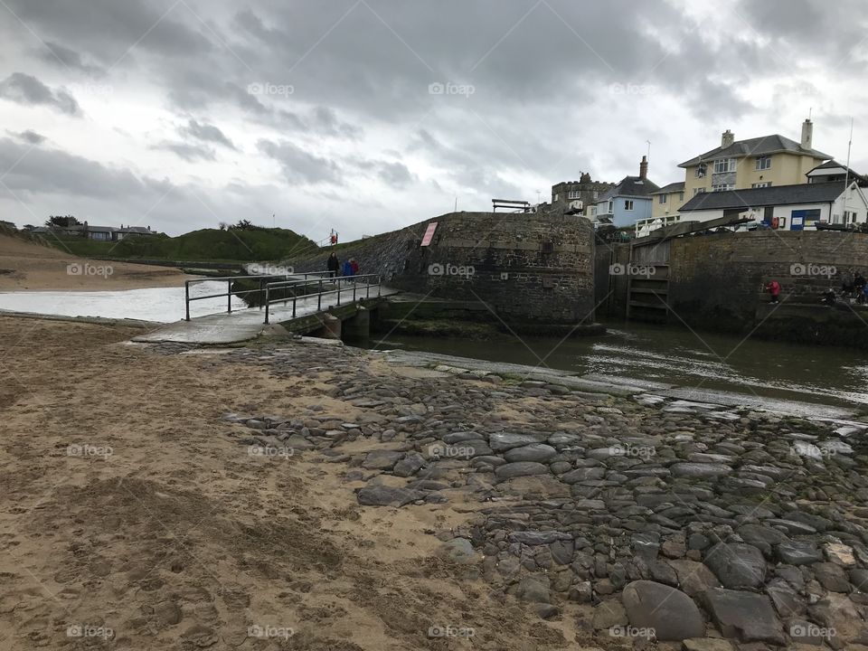 This Bude Beach has unique coastal features, l think it’s rather cute, with this tiny bridge to add to its appeal.