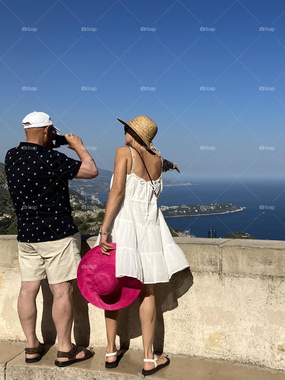 In summer, time to visit and admire seascape view … with many hats