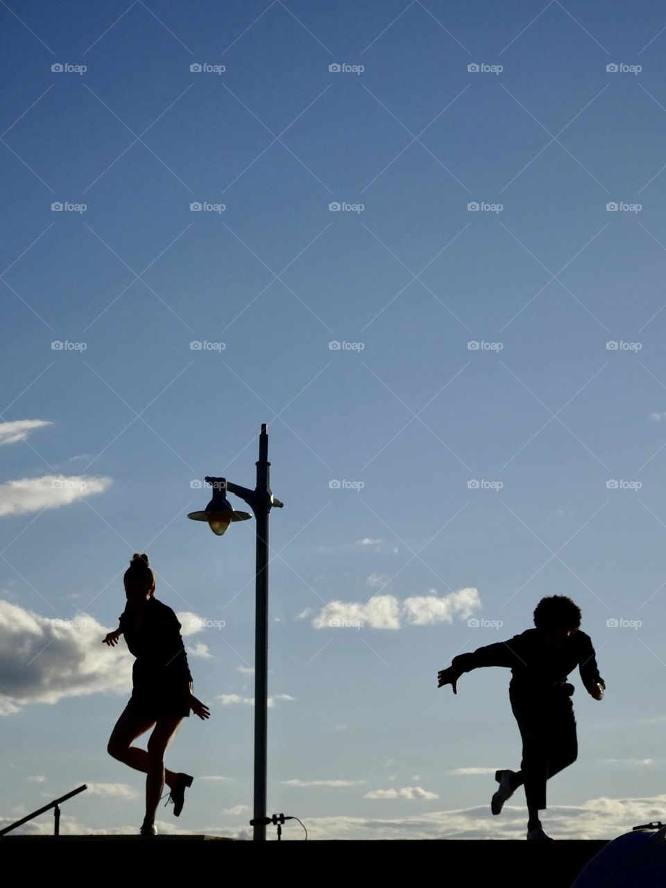 Silhouette of the dancers 