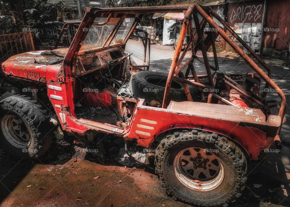 4x4 jeep abandoned