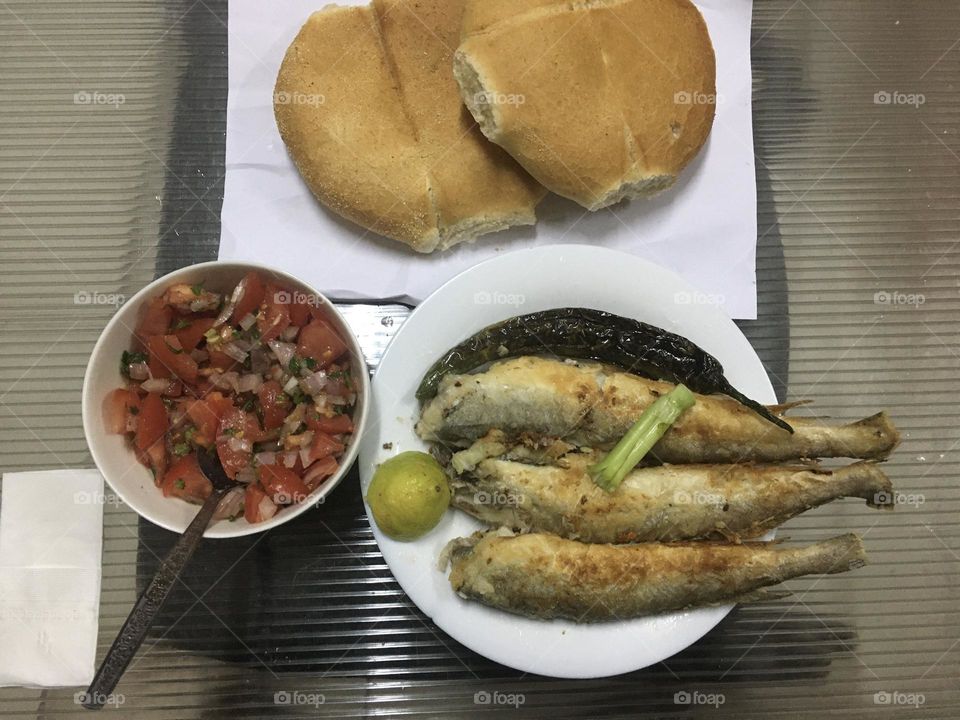 Merlu fish with salad hot bread 