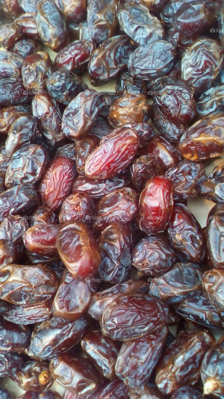 Dry sweet dates