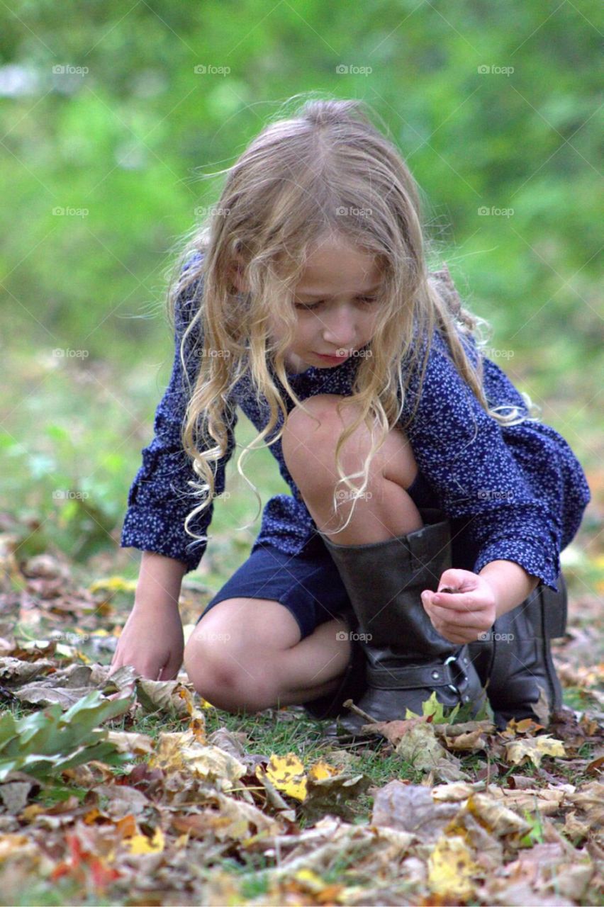 Little girl in autumn