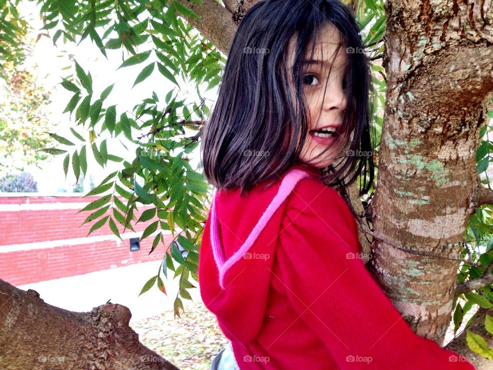 girl play tree smile by cable