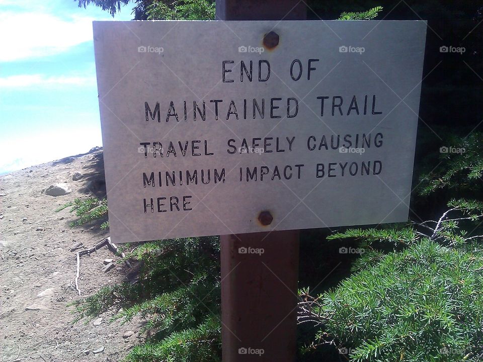 End Of Maintained Trail sign in Mt. Rainier National Park with a drop off right after.