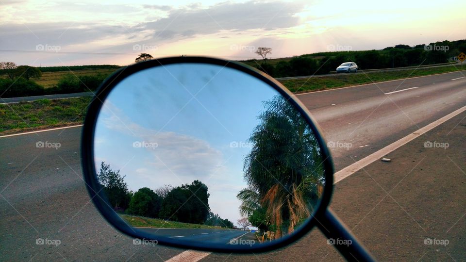 Reflexo, retrovisor...