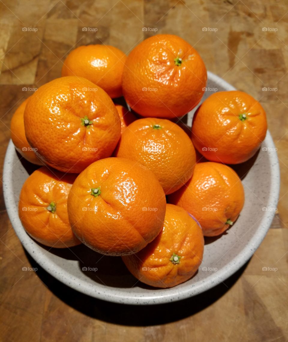 #clash of colour - Great tasting bowl of tangerines.