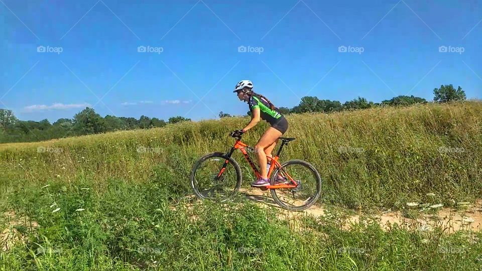 woman mtbing