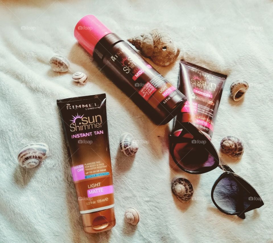 I recently did work with Influenster and Rimmel for a blog post, so this little package made for a great, summery picture!