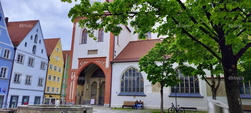 This beautiful picturesque little town is “Landsberg” by the river “Lech” in “Bavaria”, Germany. The idyllic atmosphere exerted by this small town is further enhanced by the intriguing color scheme we are presented with. 2023. Hypnotic Productions