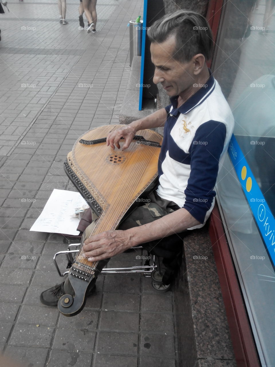 street musicion bandura cobza. street music player