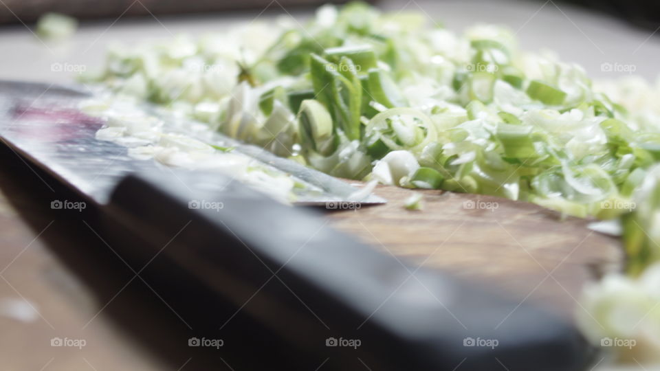 leeks and kitchen knives