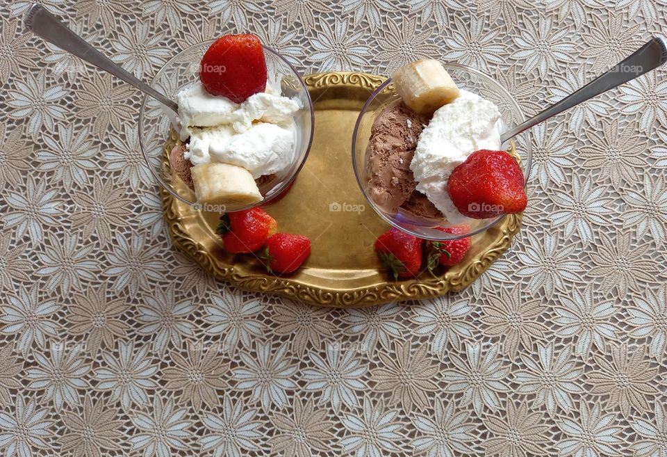 Ice cream with strawberries