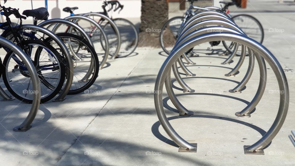 Round bike stands and bicycles 