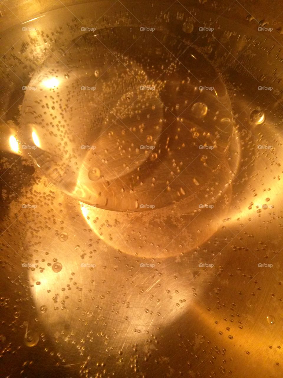 Rings of Oil and Water in Pot