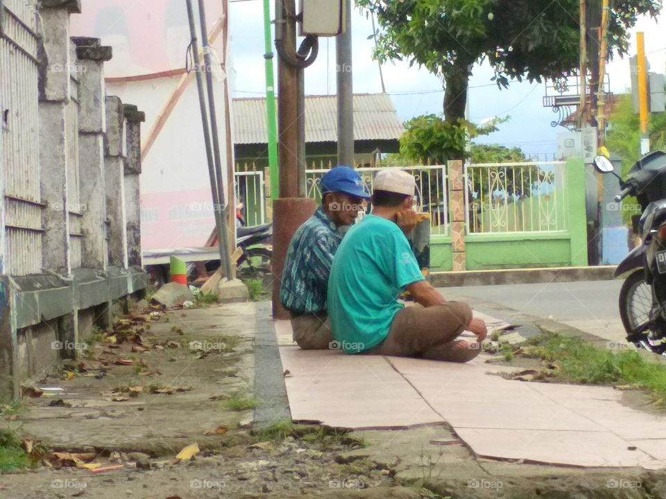 The old on the street_Lombok