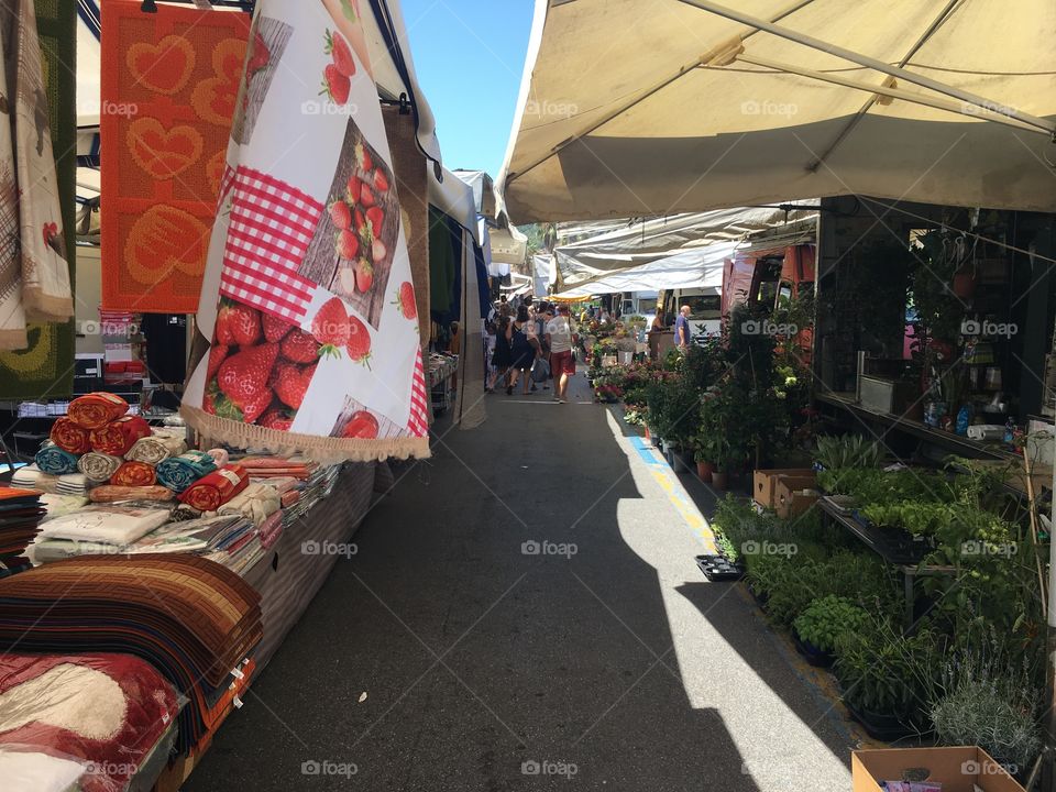 Italian street market 