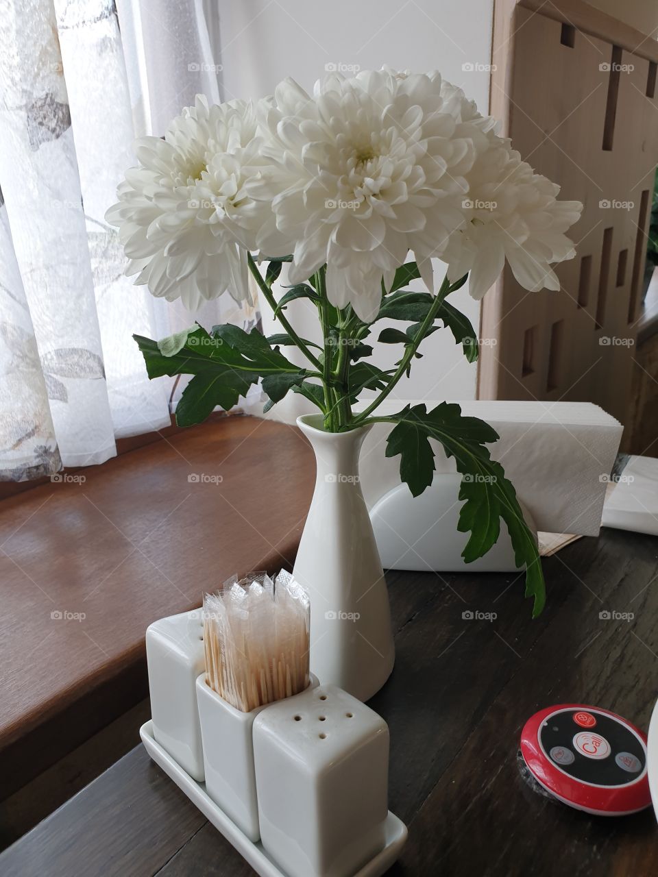 Whote flowers on a cafe table