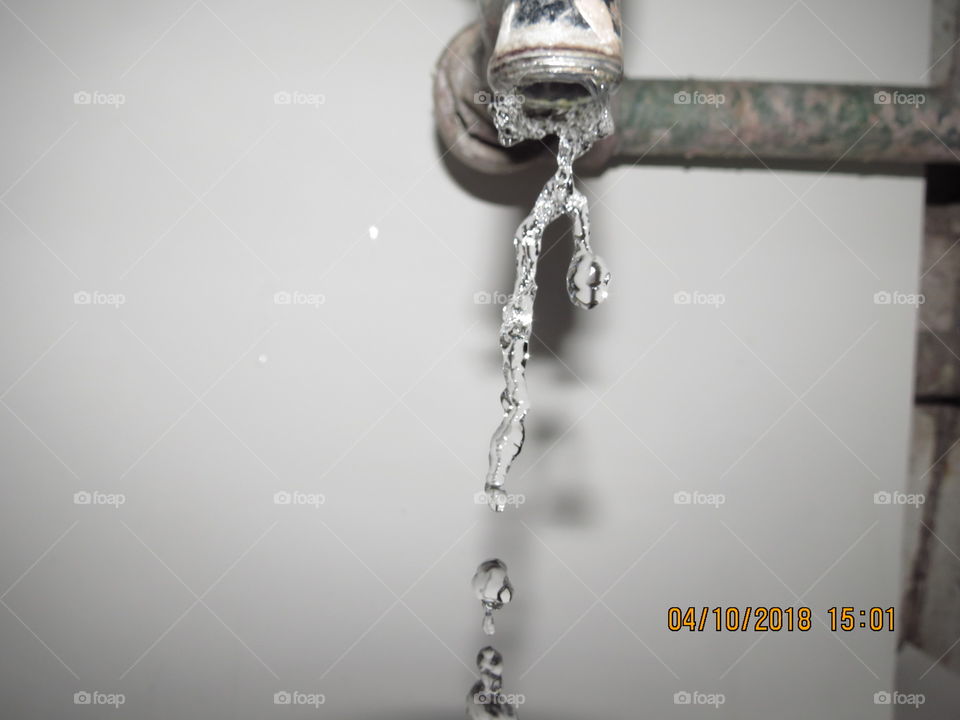 water falls off the tap