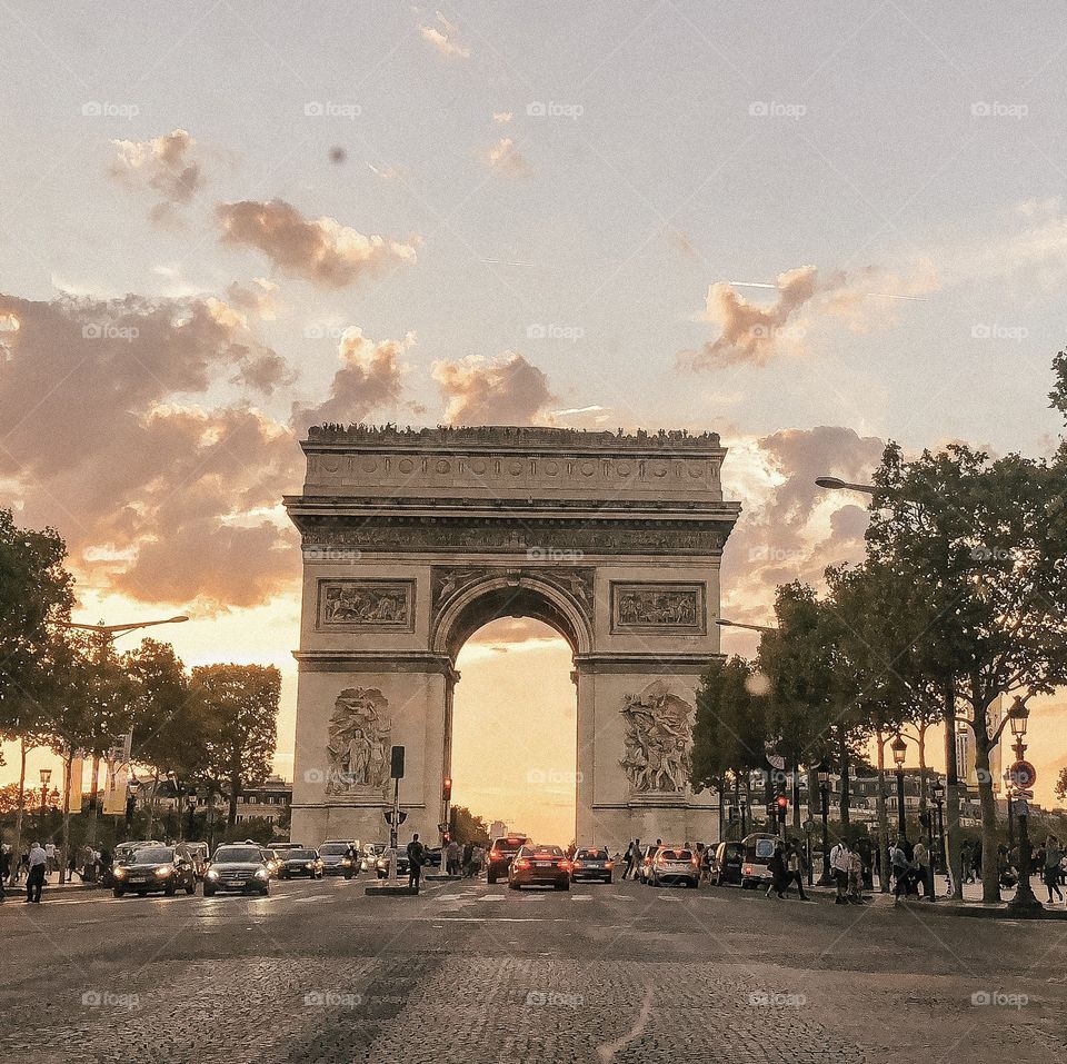 Paris arc de triomph sunset