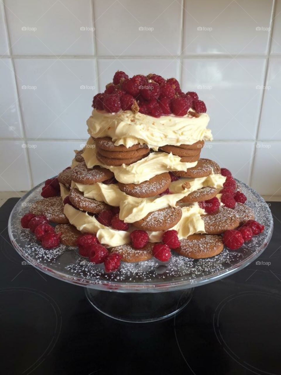 Ginger and raspberry cream dessert 