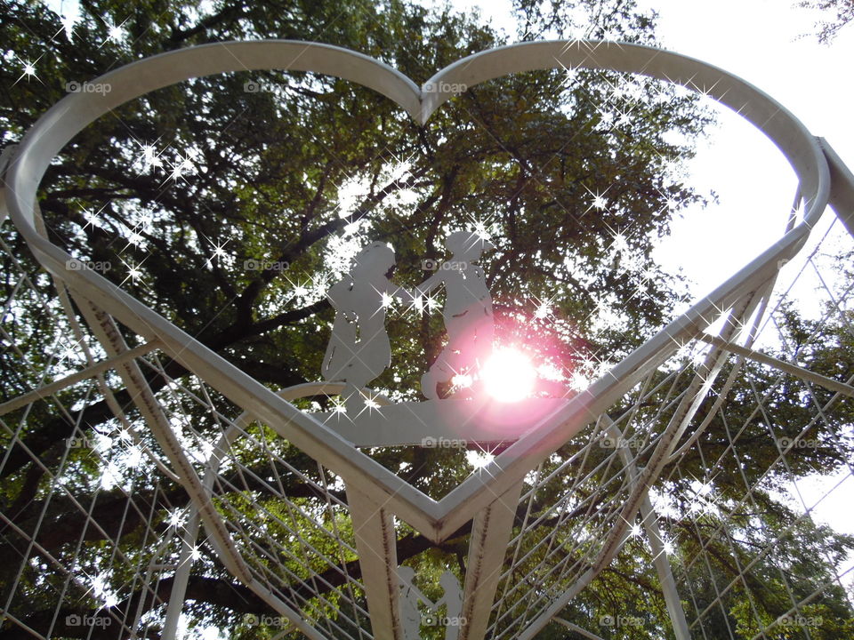 cupid 💘. This is a picture of a gazebo. 👣 🚶 🏃 🔥 💨