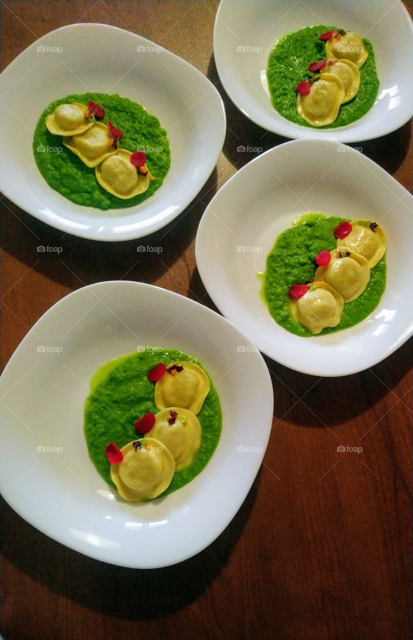 Four plate with mashet peas, ravioli with ricotta