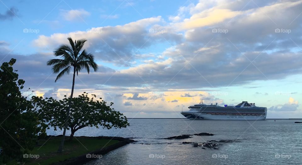 Cruising into Hilo Bay