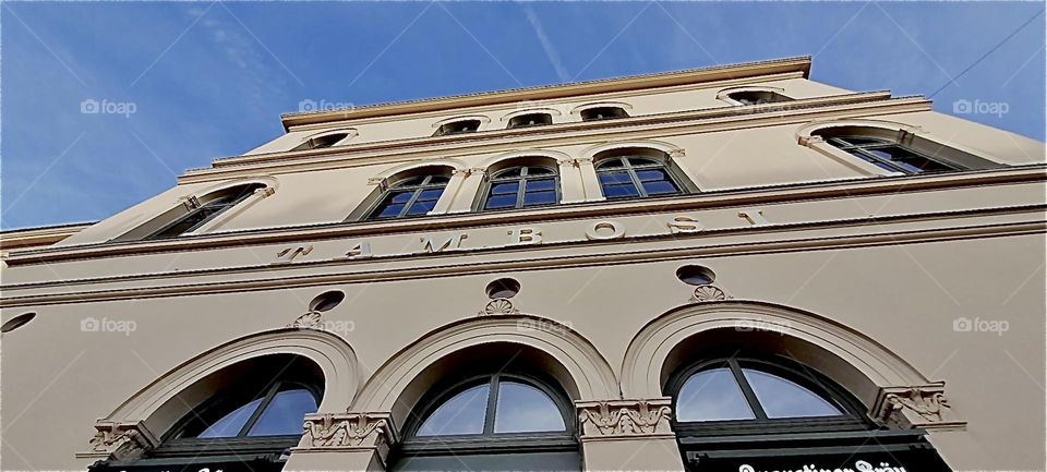 “TAMBOSI”, a restaurant on “Odeonsplatz” in “Munich”, “Bavaria” is located on the site of a coffee house built in 1775. It serves Italian meals & cakes, has classic furniture, a lovely courtyard setting as well as facade. 2022. Hypnotic Productions