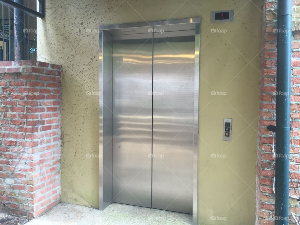 outdoor elevator
