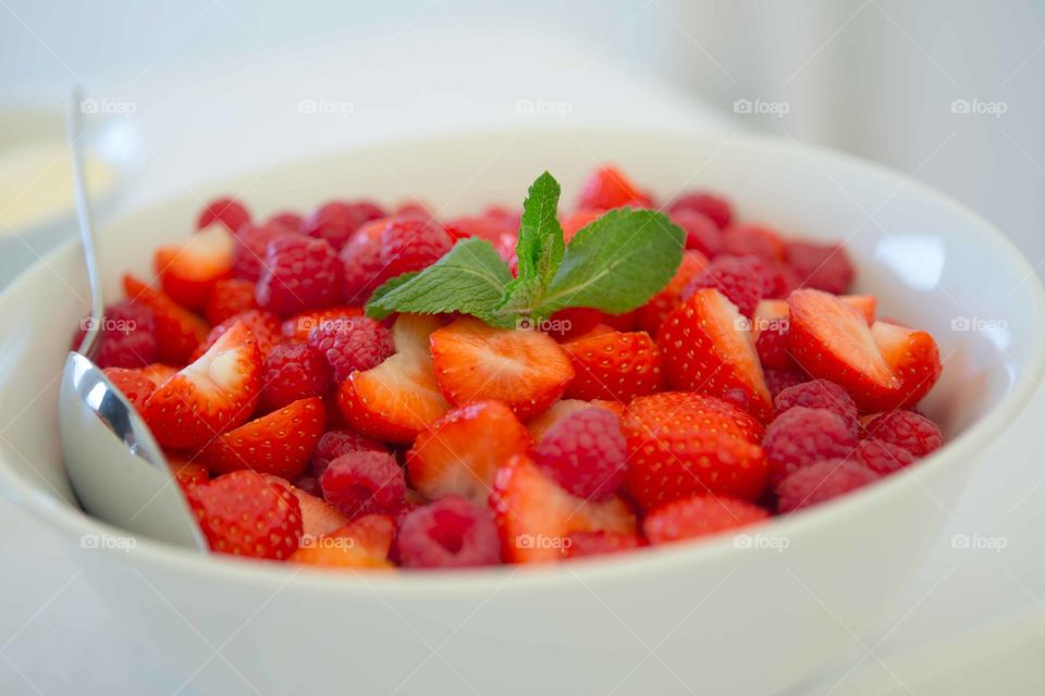 Berries. Bowl of summer fruits