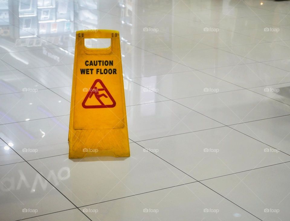 caution wet floor - yellow