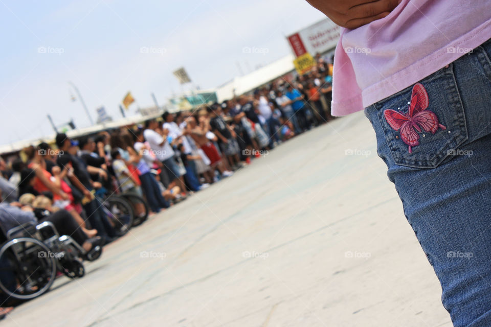 Venice Beach Street Performance Crowd and Butterfly Jeans. California. May 2009.