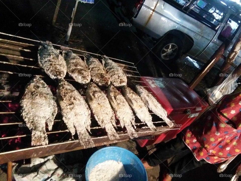 rectangular shaped barbeque grill.