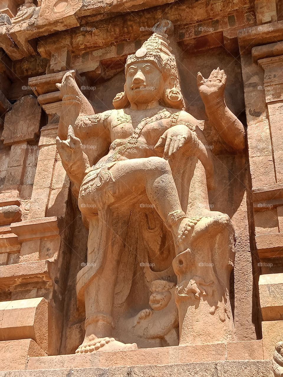 ravarma vanguvo  Bigger and bigger,  The biggest one,  Stone art