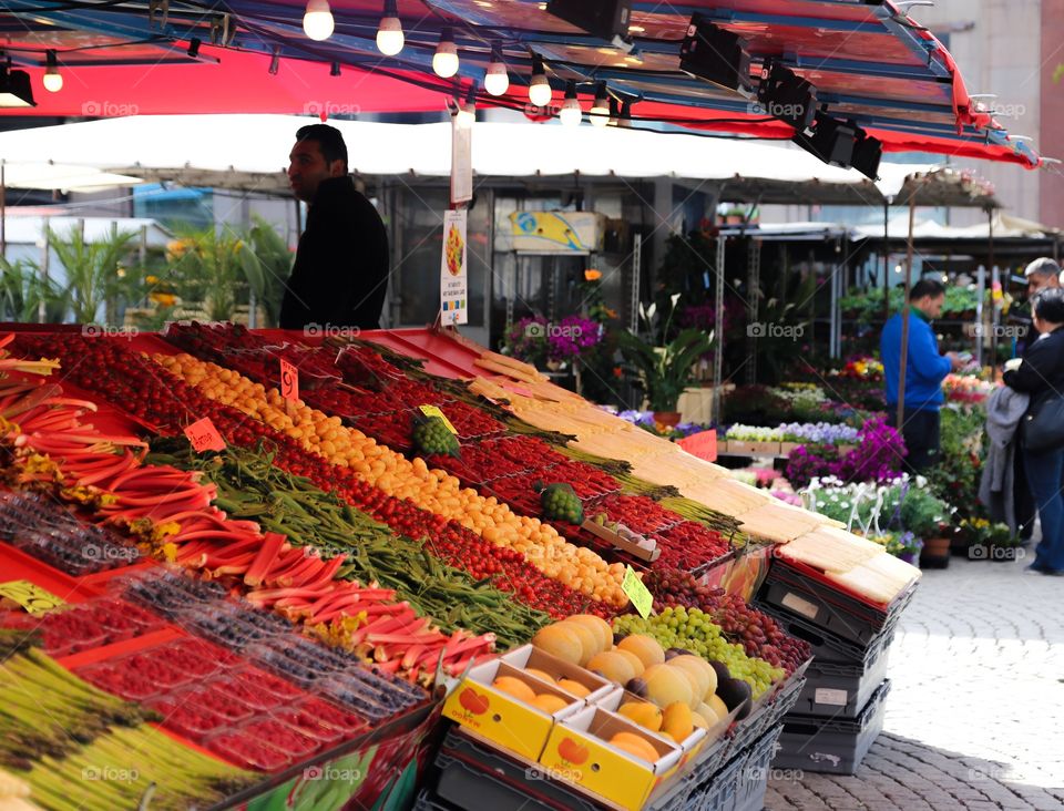 Fruit market . Fruit market