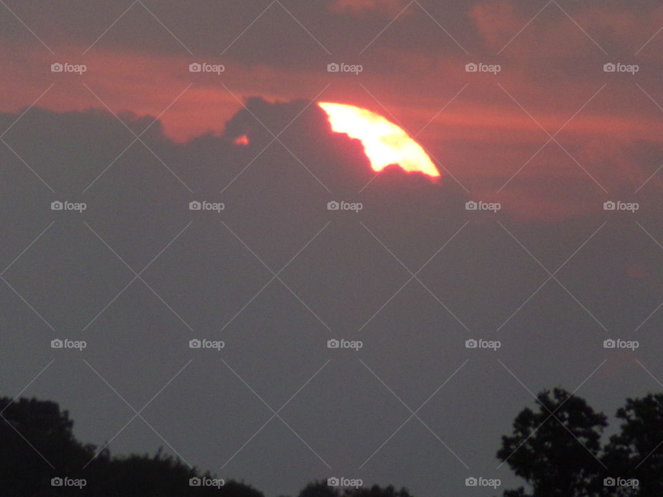Sonnenuntergang hinter den Wolken