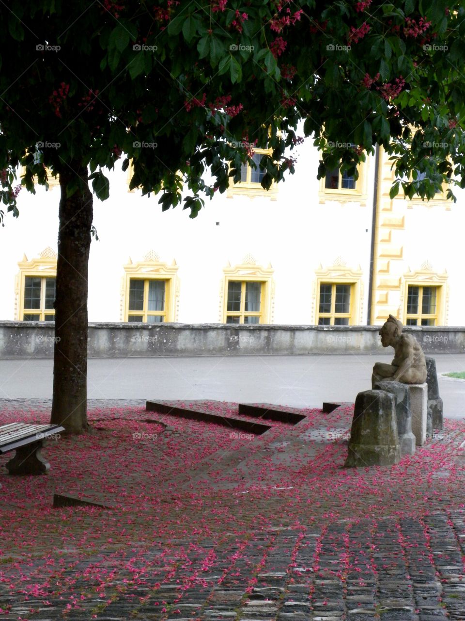 Sitting statue in a town