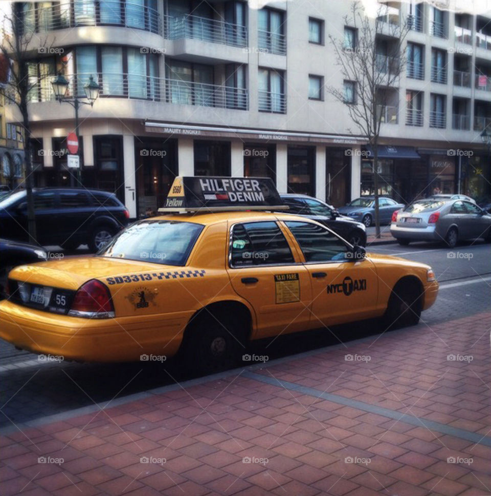 city yellow streets taxi by daiwi