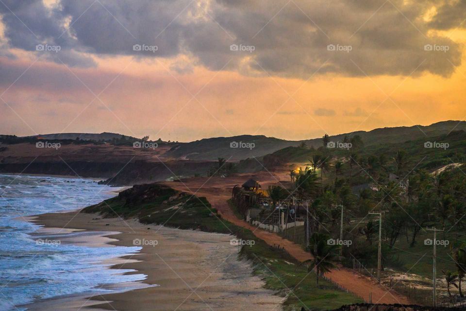 Por do sol na praia da pipa, tibau do sul.