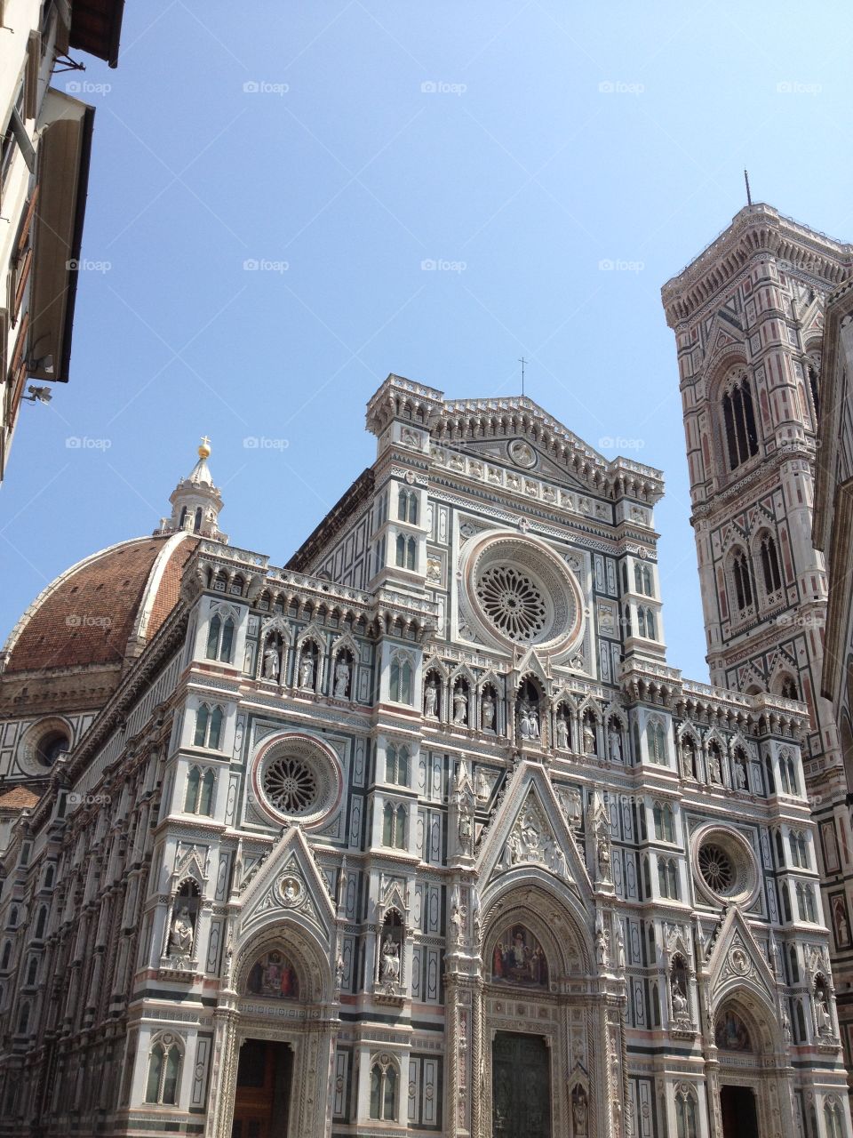The front of il duomo in Florence, italy